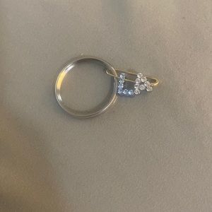 LA CHARM KEYCHAIN. LA RAMS AND LA CHARGERS COLORED KEY FOB DECOR TO REPRESENT